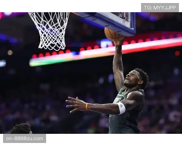 戈贝尔挡拆吸引包夹拉开对方内线空档