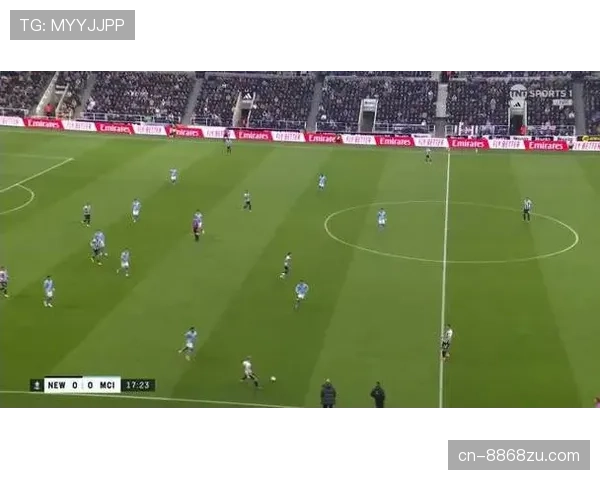 曼城高位压迫战术下，防线空当暴露，快速反击威胁加剧